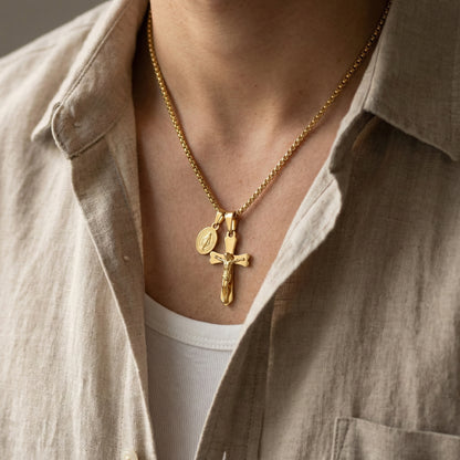 Колие с разпятието на Исус Христос и медальон на Света Богородица